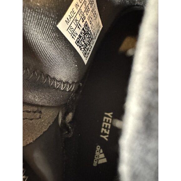 Athletic_Shoes